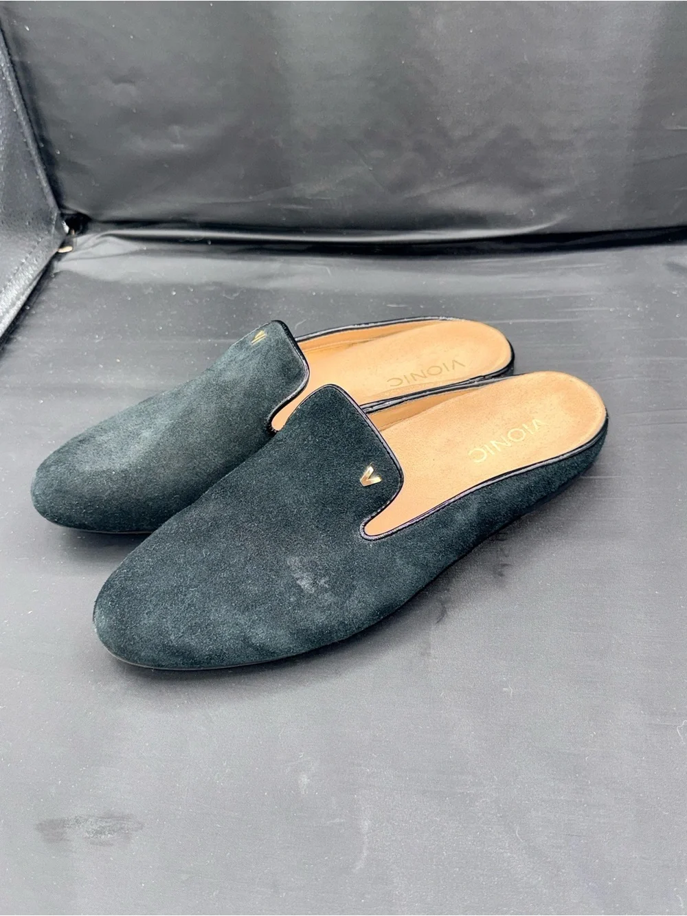 Vionic Carnegie Black Suede Mule Loafer 8.5 Quiet Luxury Minimalist Comfort Flat